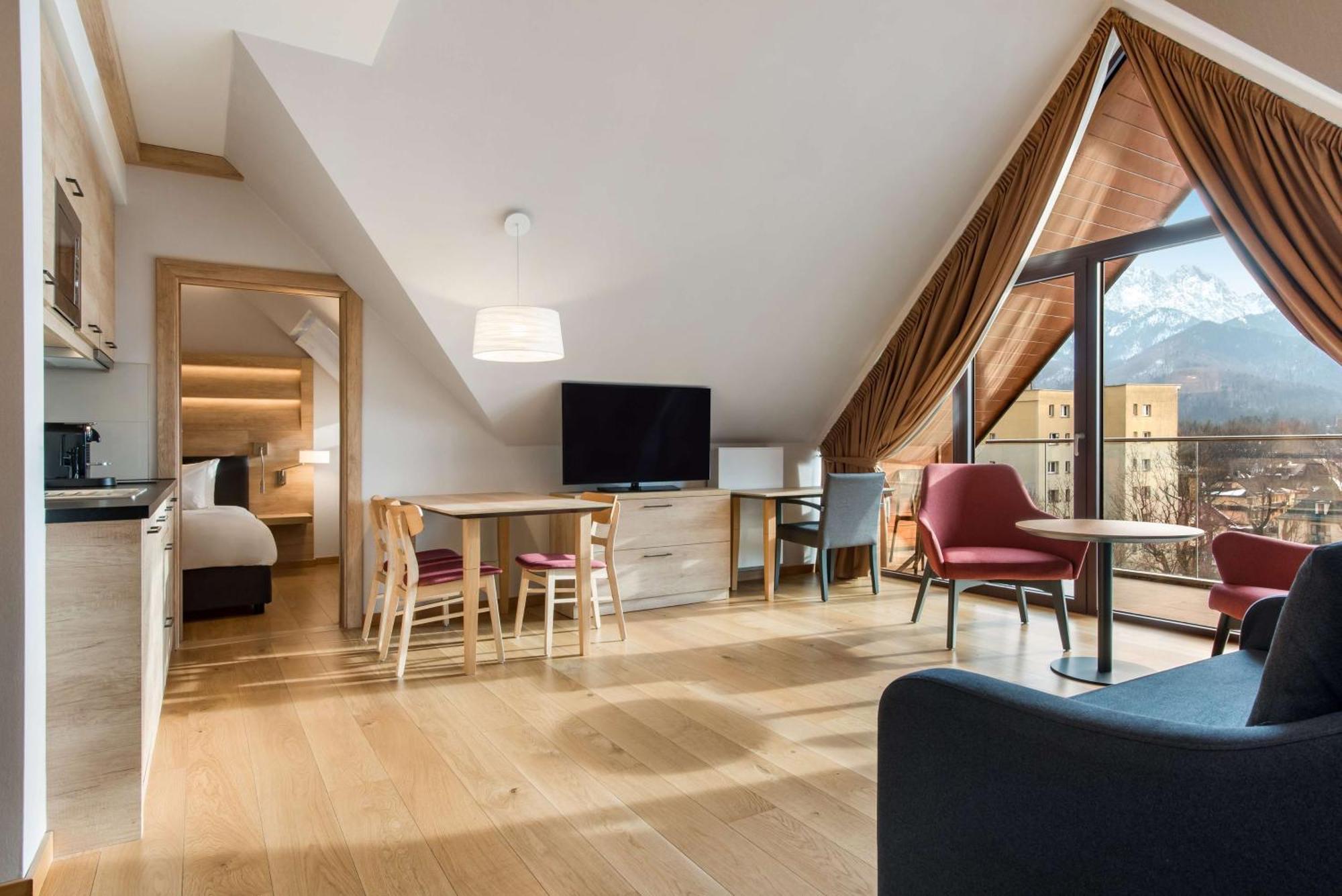Готель Radisson Blu & Residences